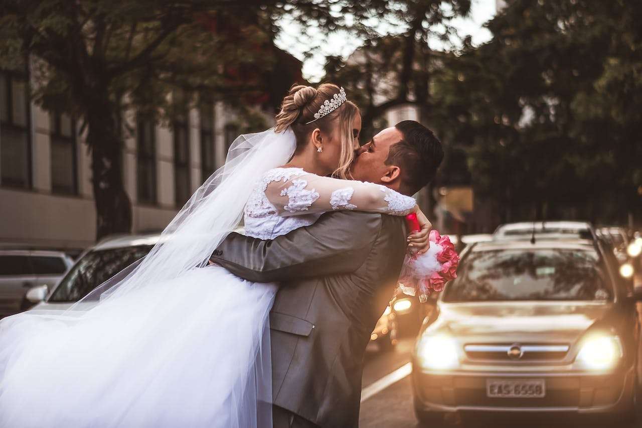 How to Choose the Right Motor Coach for Your Wedding Transportation
